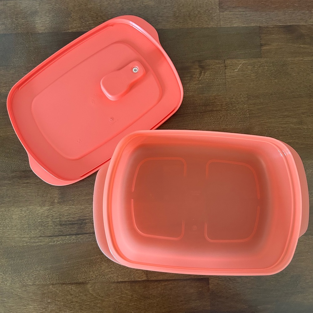 Tupperware CrystalWave Plus 4 Cup Rectangular Container